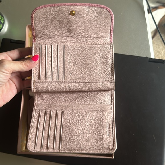 MIU MIU EUC , original COA, two-tone pink wallet WITH ORIGINAL BOX - Picture 4 of 5